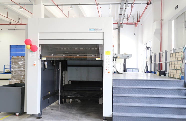 Fully automatic 1500 die-cutting machine