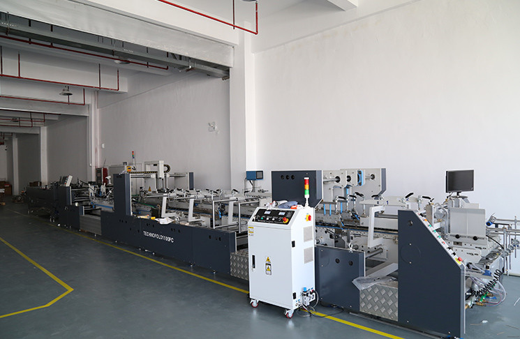 Fully automatic box gluing machine